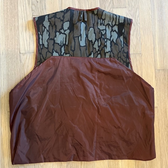 Duck Bay Size Large Camouflage Hunting Vest - Picture 3 of 7